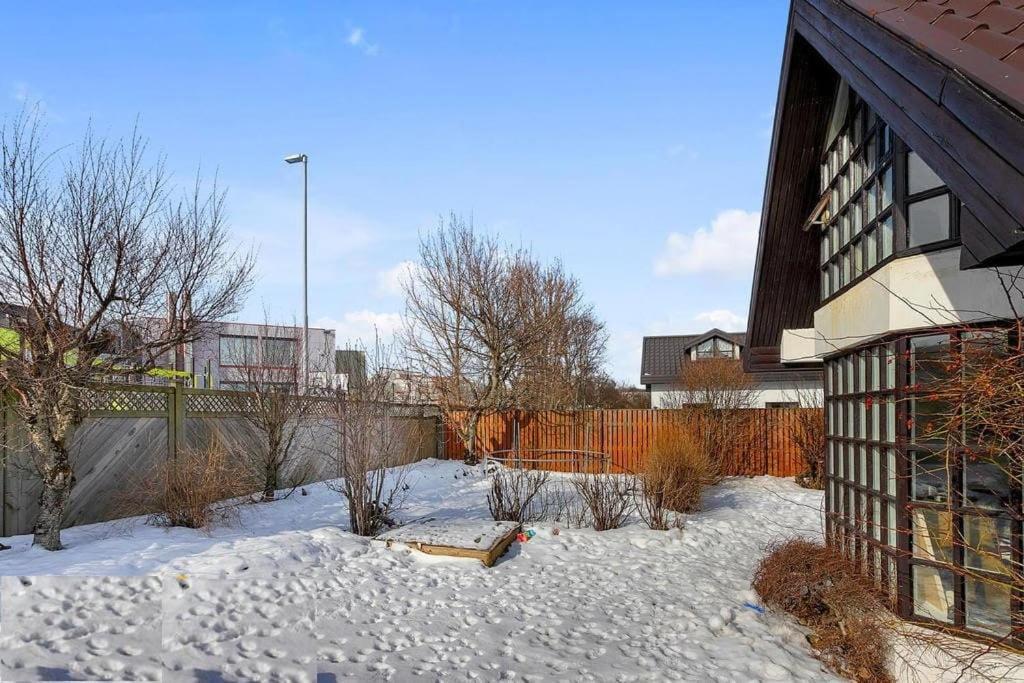 Icelandic Art Garden Villa W. Parking In Centre City Reykjavík Buitenkant foto